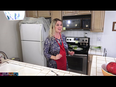❤️ A madrasta o ordenha na cozinha antes de sua data ❌ Porno vídeo em pt-br.creditme.top ❌❤