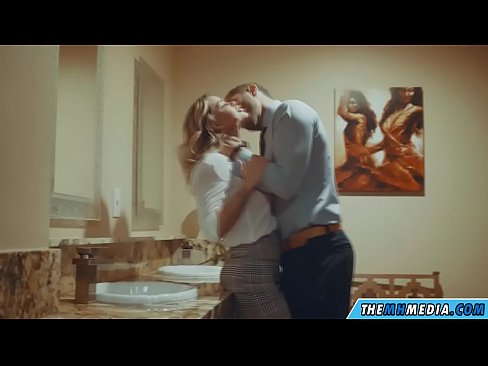❤️ Quando uma loira peituda o seduz em um banheiro público ❌ Porno vídeo em pt-br.creditme.top ❌❤